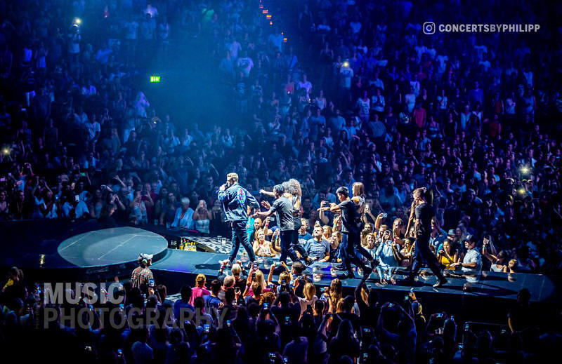 Justin Timberlake pictured live on stage in Hamburg, Barclaycard Arena | © philipp.io