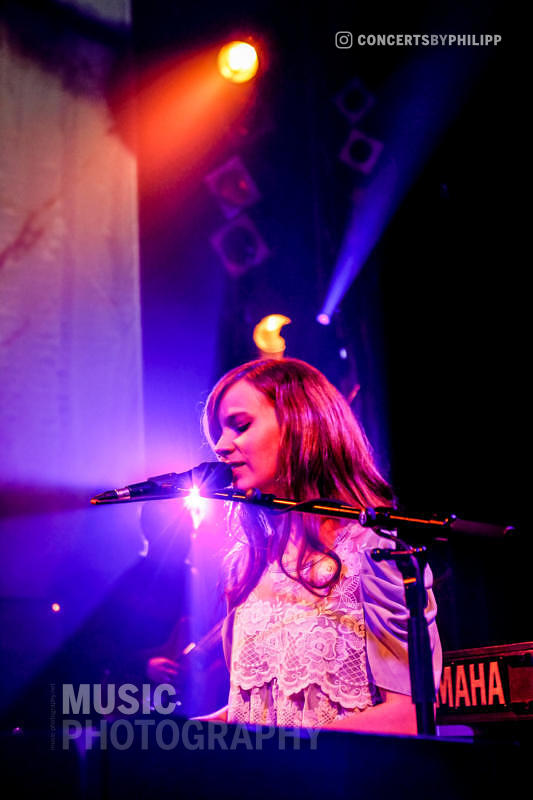 Marit Larsen pictured live on stage in Hamburg, Gruenspan | © philipp.io