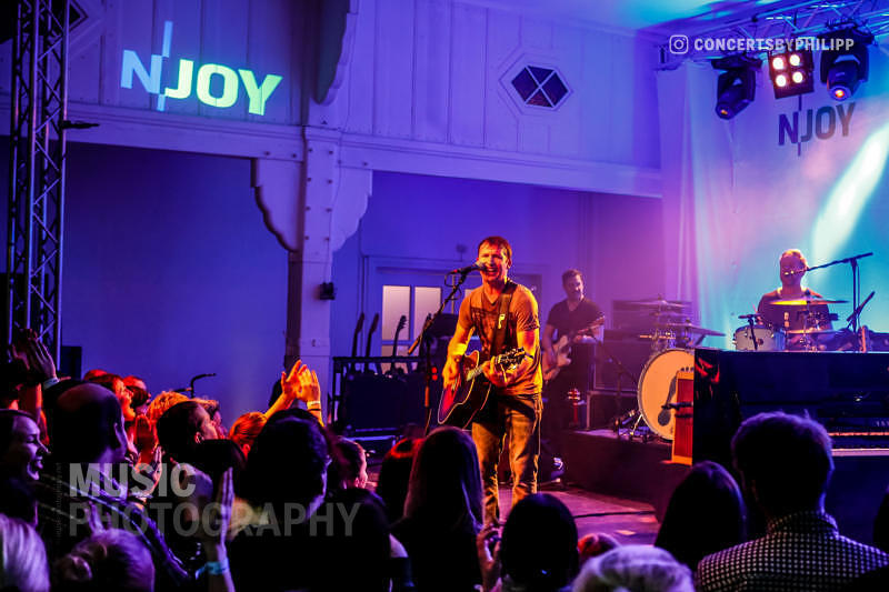 James Blunt pictured live on stage in Hamburg, Alter Jachtclub | © philipp.io