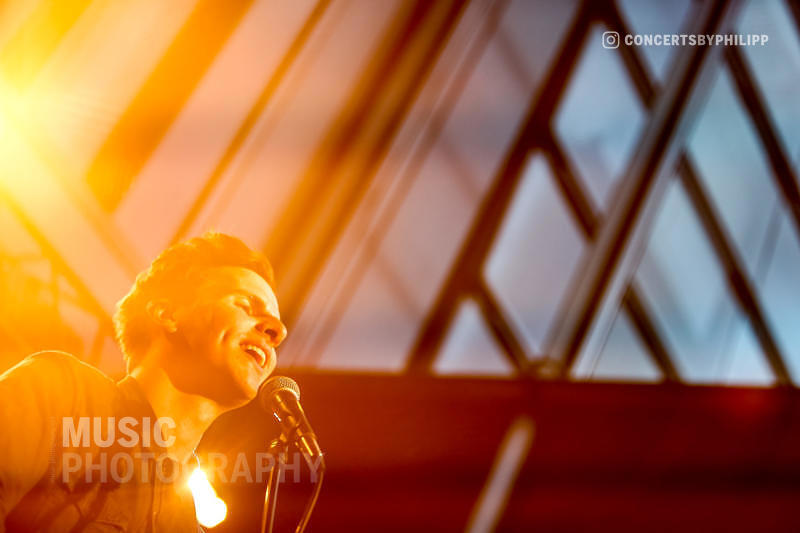 Julian Sengelmann pictured live on stage in Hamburg, N-JOY Foyer | © philipp.io