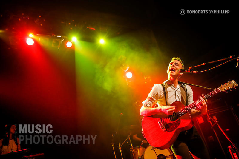 Asaf Avidan pictured live on stage in Hamburg, Gruenspan | © philipp.io